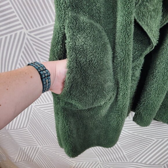 NEW Serra Vest Size Large XL Womens open front Fuzzy Fleece Green Warm Pockets - Picture 4 of 7